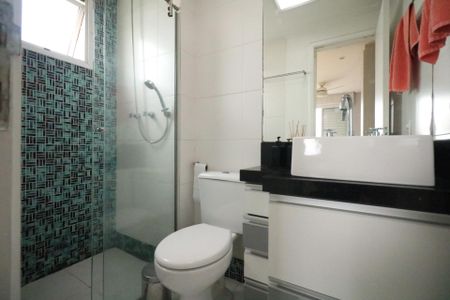 Apartamento à venda com 67m², 2 quartos e 2 vagasBanheiro da Suíte