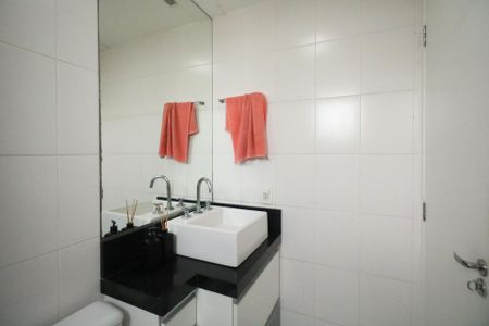 Apartamento à venda com 67m², 2 quartos e 2 vagasBanheiro da Suíte