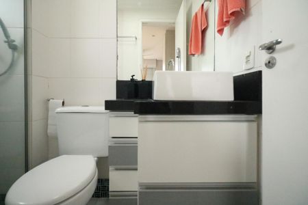 Apartamento à venda com 67m², 2 quartos e 2 vagasBanheiro da Suíte