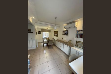 Casa de condomínio à venda com 80m², 3 quartos e 2 vagas Casa de condomínio à venda com 80m², 3 quartos e 2 vagasCozinha