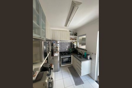 Cozinha de casa de condomínio à venda com 3 quartos, 80m² em Fazenda Santa Cândida, Campinas