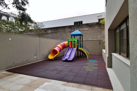 Apartamento à venda com 114m², 3 quartos e 3 vagas Apartamento à venda com 114m², 3 quartos e 3 vagasÁrea comum - Playground