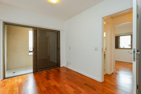 Apartamento à venda com 114m², 3 quartos e 3 vagas Apartamento à venda com 114m², 3 quartos e 3 vagasSuíte