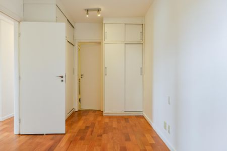 Apartamento à venda com 114m², 3 quartos e 3 vagas Apartamento à venda com 114m², 3 quartos e 3 vagasSuíte