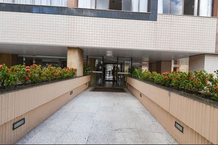 Apartamento à venda com 121m², 3 quartos e 1 vaga Apartamento à venda com 121m², 3 quartos e 1 vagaEntrada