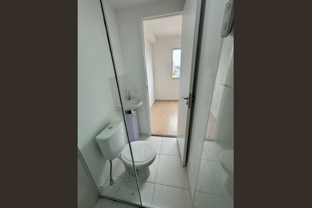 Banheiro de kitnet/studio para alugar com 1 quarto, 18m² em Jardim Jaragua (Sao Domingos), São Paulo