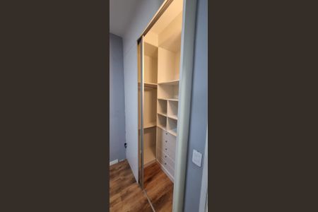 Quarto de casa de condomínio para alugar com 2 quartos, 60m² em Água Espraiada, Cotia