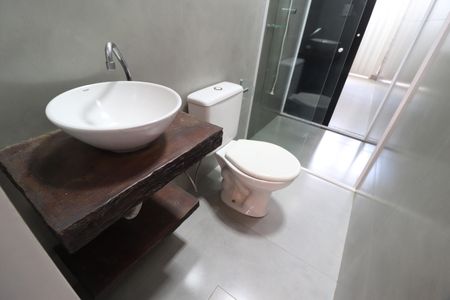 Casa de condomínio para alugar com 170m², 3 quartos e 2 vagasBanheiro Social