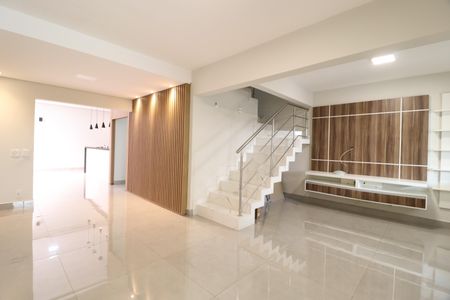 Sala de casa de condomínio para alugar com 3 quartos, 170m² em Morada da Colina, Uberlândia