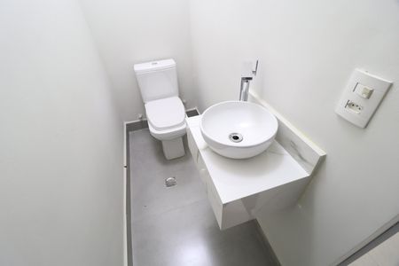 Casa de condomínio para alugar com 170m², 3 quartos e 2 vagasBanheiro do Quarto 1