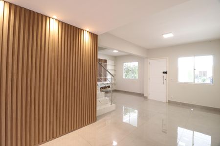Sala de casa de condomínio para alugar com 3 quartos, 170m² em Morada da Colina, Uberlândia