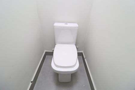 Casa de condomínio para alugar com 170m², 3 quartos e 2 vagasBanheiro do Quarto 1