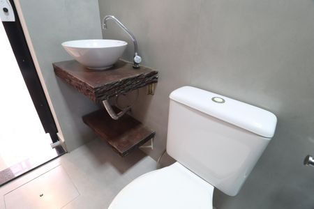 Casa de condomínio para alugar com 170m², 3 quartos e 2 vagasBanheiro Social