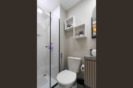 Apartamento para alugar com 33m², 2 quartos e sem vaga Apartamento para alugar com 33m², 2 quartos e sem vagaBanheiro