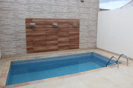 Casa para alugar com 52m², 2 quartos e 1 vaga Casa para alugar com 52m², 2 quartos e 1 vagaÁrea comum - Piscina