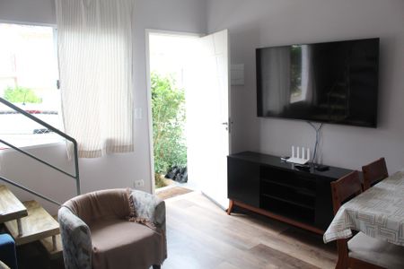 Sala de casa para alugar com 2 quartos, 52m² em Chácara Ondas Verdes, Cotia