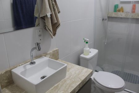 Banheiro de casa para alugar com 2 quartos, 52m² em Chácara Ondas Verdes, Cotia