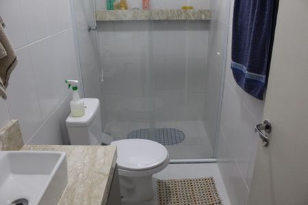 Banheiro de casa para alugar com 2 quartos, 52m² em Chácara Ondas Verdes, Cotia