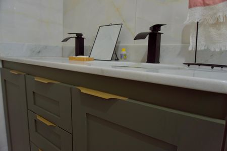 Apartamento para alugar com 100m², 2 quartos e 1 vaga Apartamento para alugar com 100m², 2 quartos e 1 vagaBanheiro - Detalhes