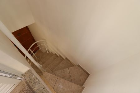 Apartamento à venda com 78m², 2 quartos e 1 vagaEscada