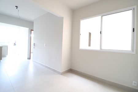 Sala de apartamento para alugar com 2 quartos, 45m² em Tibery, Uberlândia