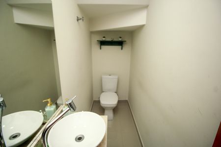 Casa à venda com 170m², 4 quartos e 2 vagas Casa à venda com 170m², 4 quartos e 2 vagasLavabo