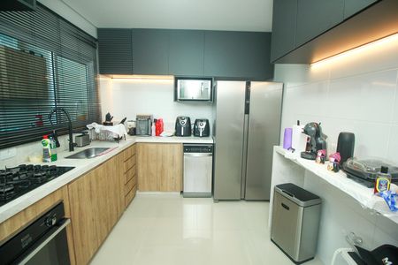 Casa à venda com 170m², 4 quartos e 2 vagas Casa à venda com 170m², 4 quartos e 2 vagasCozinha