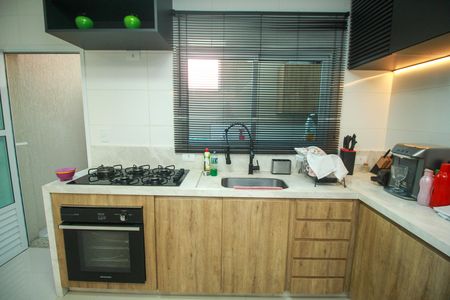 Casa à venda com 170m², 4 quartos e 2 vagas Casa à venda com 170m², 4 quartos e 2 vagasCozinha
