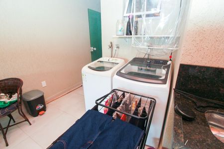 Casa à venda com 170m², 4 quartos e 2 vagas Casa à venda com 170m², 4 quartos e 2 vagasÁrea de Serviço 1