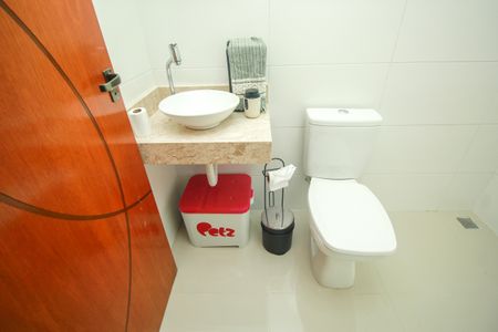 Casa à venda com 170m², 4 quartos e 2 vagas Casa à venda com 170m², 4 quartos e 2 vagasBanheiro 2