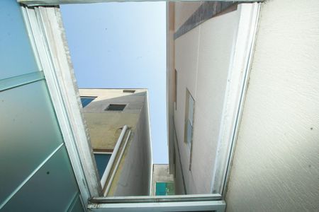 Casa à venda com 170m², 4 quartos e 2 vagas Casa à venda com 170m², 4 quartos e 2 vagasCobertura abre e fecha