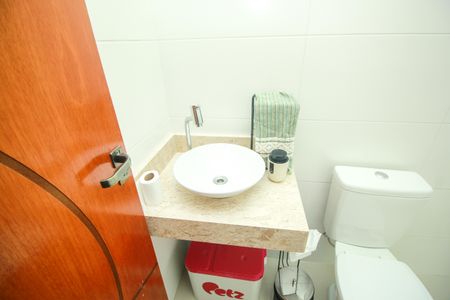 Casa à venda com 170m², 4 quartos e 2 vagas Casa à venda com 170m², 4 quartos e 2 vagasBanheiro 2