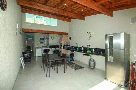 Casa à venda com 170m², 4 quartos e 2 vagas Casa à venda com 170m², 4 quartos e 2 vagasÁrea gourmet