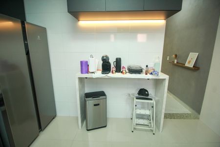 Casa à venda com 170m², 4 quartos e 2 vagas Casa à venda com 170m², 4 quartos e 2 vagasCozinha