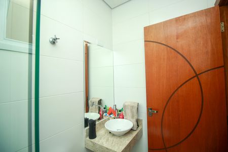 Casa à venda com 170m², 4 quartos e 2 vagas Casa à venda com 170m², 4 quartos e 2 vagasBanheiro 1