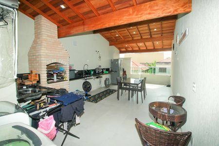 Casa à venda com 170m², 4 quartos e 2 vagas Casa à venda com 170m², 4 quartos e 2 vagasÁrea gourmet
