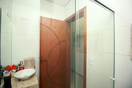 Casa à venda com 170m², 4 quartos e 2 vagas Casa à venda com 170m², 4 quartos e 2 vagasBanheiro 1