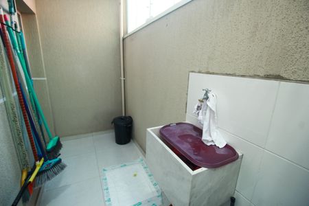 Casa à venda com 170m², 4 quartos e 2 vagas Casa à venda com 170m², 4 quartos e 2 vagasÁrea de Serviço 2