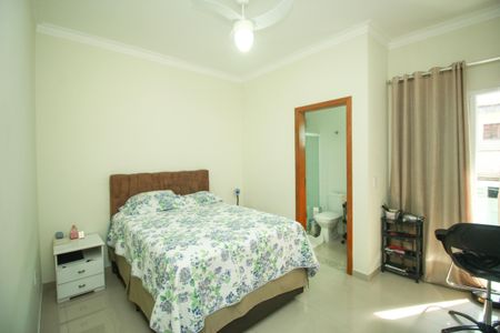 Casa à venda com 170m², 4 quartos e 2 vagas Casa à venda com 170m², 4 quartos e 2 vagasSuíte