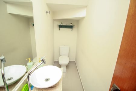 Casa à venda com 170m², 4 quartos e 2 vagas Casa à venda com 170m², 4 quartos e 2 vagasLavabo