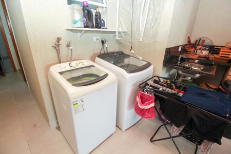 Casa à venda com 170m², 4 quartos e 2 vagas Casa à venda com 170m², 4 quartos e 2 vagasÁrea de Serviço 1