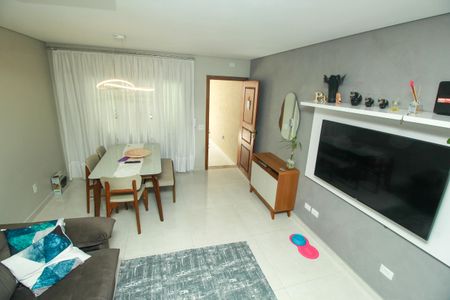 Casa à venda com 170m², 4 quartos e 2 vagas Casa à venda com 170m², 4 quartos e 2 vagasSala