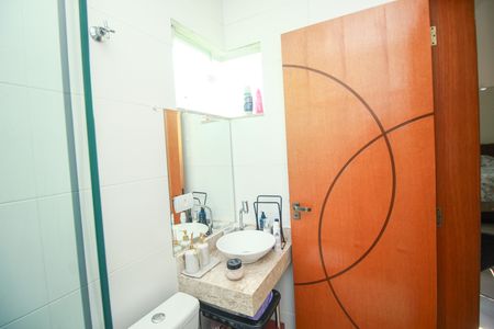 Casa à venda com 170m², 4 quartos e 2 vagas Casa à venda com 170m², 4 quartos e 2 vagasBanheiro da Suíte