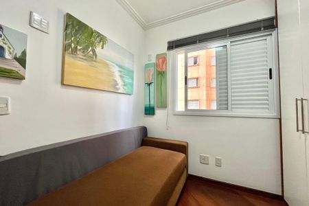 Apartamento à venda com 112m², 4 quartos e 3 vagasQuarto 2