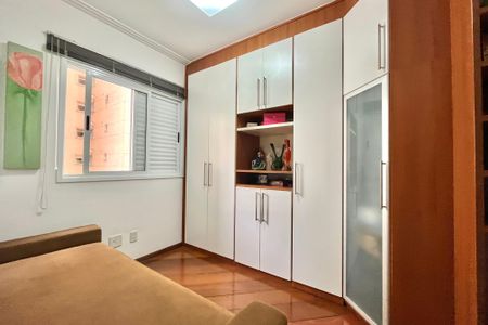Apartamento à venda com 112m², 4 quartos e 3 vagasQuarto 2