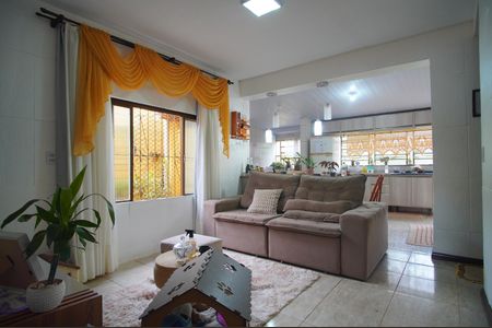 Sala de casa à venda com 3 quartos, 250m² em Santos Dumont, São Leopoldo