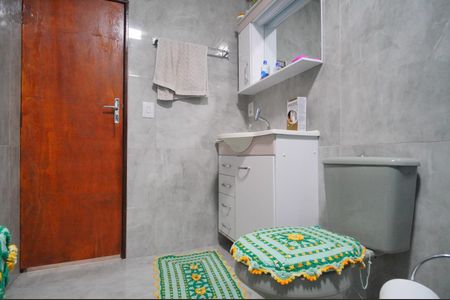 Casa à venda com 250m², 3 quartos e 2 vagasBanheiro 