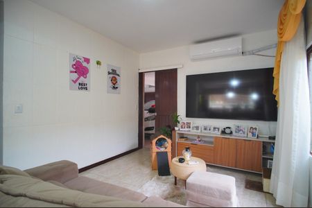 Sala de casa à venda com 3 quartos, 250m² em Santos Dumont, São Leopoldo