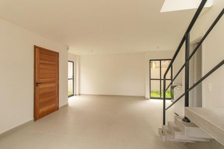 Sala/Cozinha de casa de condomínio para alugar com 3 quartos, 120m² em Santa Quiteria, Curitiba