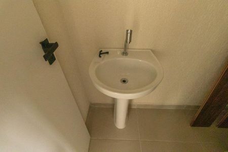 Lavabo de casa de condomínio para alugar com 3 quartos, 120m² em Santa Quiteria, Curitiba